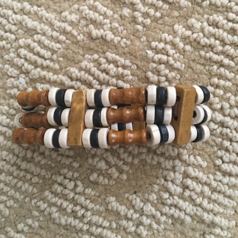 Wooden beaded elastic bracelet